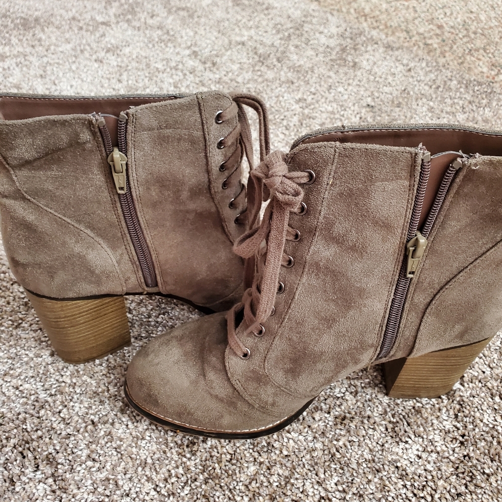 Olive Color Boots - Picture 5 of 7